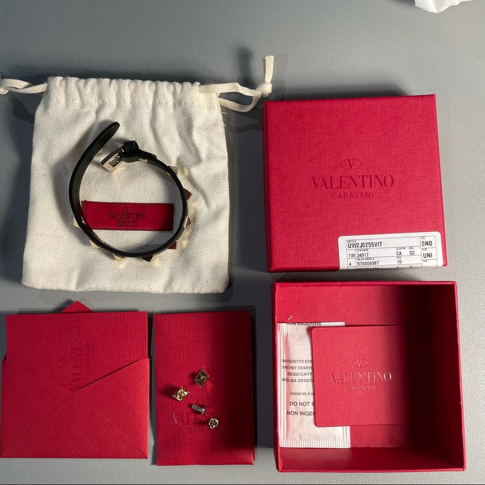 Brand New Valentino Rockstud Bracelet 100％ Real - Picture 4 of 8